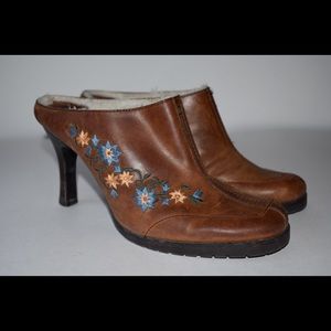 Nine West Embroidered Fleece-lined Heels 8M